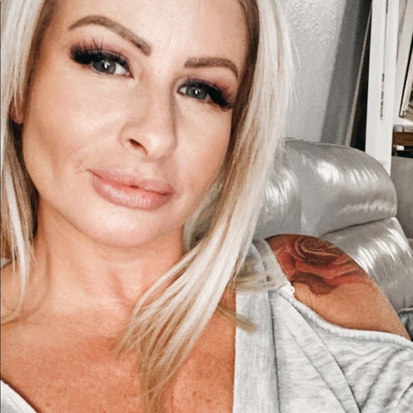 Meet your Posher, Adri - Picture 1 of 1